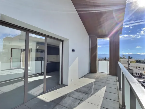 Appartement dernier étage avec trois chambres et deux terras 