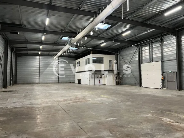 PROXIMITE ROCADE - 792 m² non divisibles 