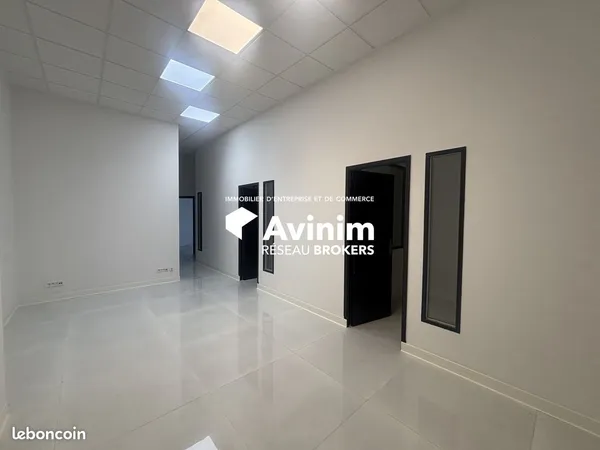 Bureaux 67 m² Baie-Mahault 