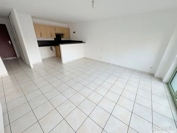 Studio 1 pièce 33 m² 