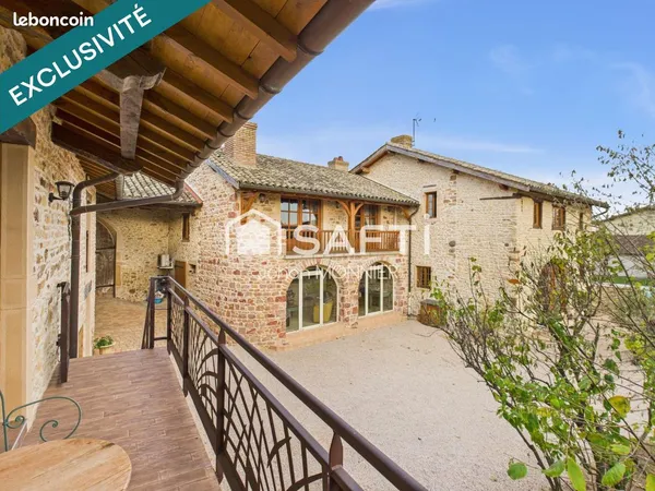 Propriété 8 pièces 322 m² 