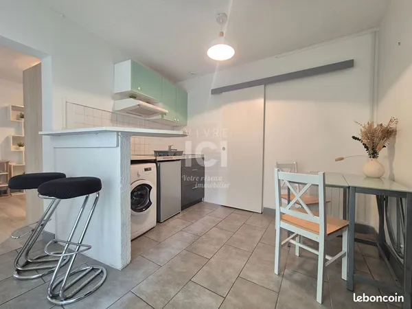 Studio 1 pièce 27 m² 