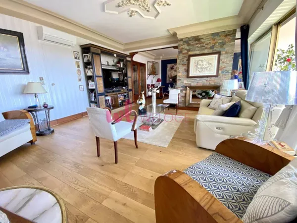 Duplex 8 pièces 210 m² 