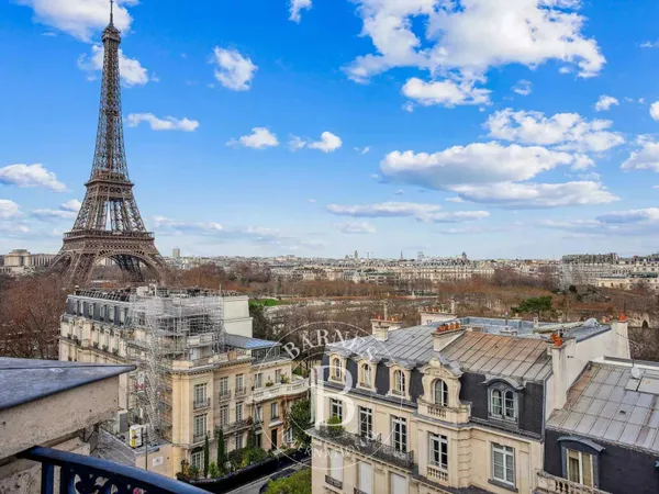 Paris 7 - Champ de Mars - Dernier étage - Ascenseur - Vue panoramique - Calme et lumineux. 