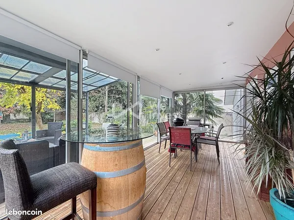 Propriété 7 pièces 192 m² 