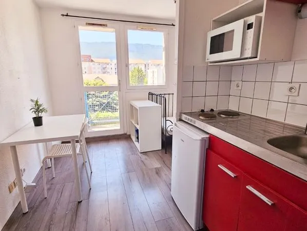 Joli Studio meublé avec balcon Proche Phelma, IUT2, GEM, Croix Rouge 