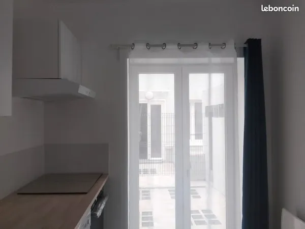 Grand studio avec terrasse - République 