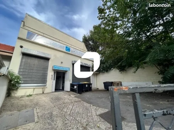 Local d'activité 181 m² 