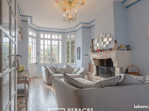 Maison 13 pièces 330 m² 