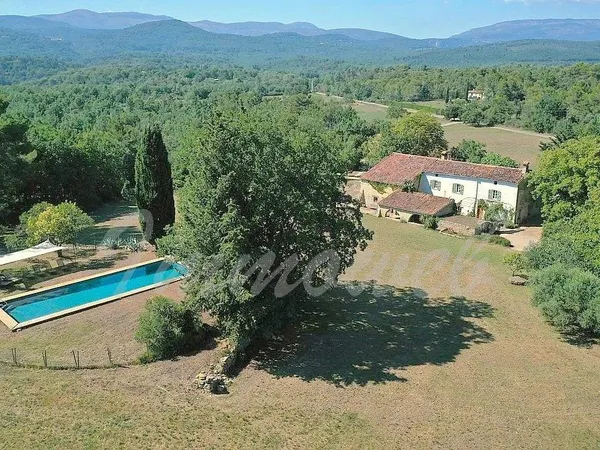 Domaine d'exception de 5 hectares au coeur de la Provence 
