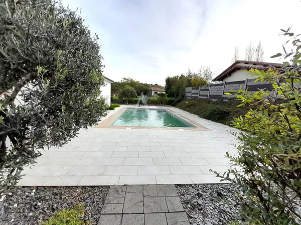 Maison contemporaine avec piscine ? Pujo-le-Plan 