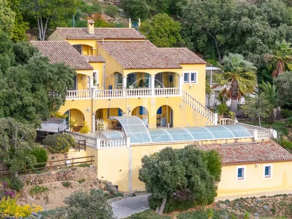 Villa 6 pièces 207 m² 