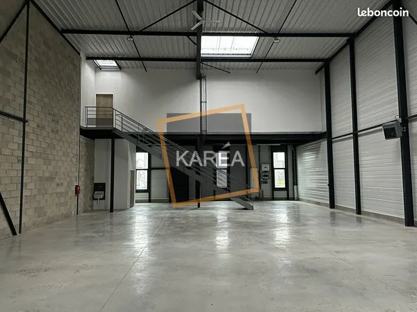 Local bureaux 305 m² 