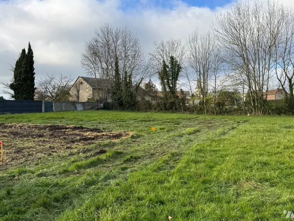 Terrain 700 m² 
