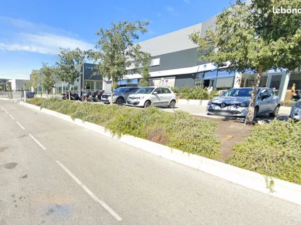 Local 430 m² Fréjus 