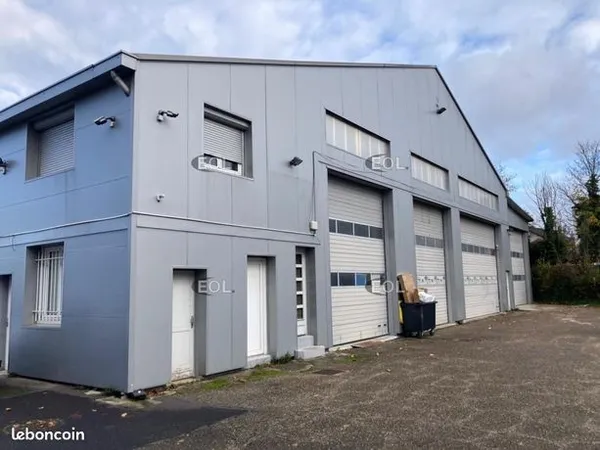 Local d'activité 344 m² 