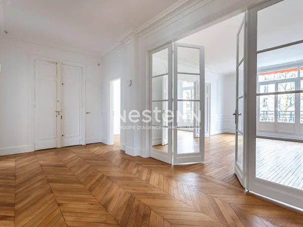 Appartement 7 pièces 204 m² 