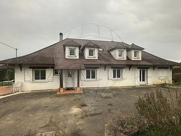 Maison 8 pièces 331 m² 