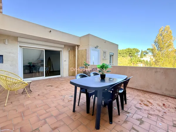 VENTE APPARTEMENT DE 98 M² AVEC TERRASSE DE 26 M² DANS LES SECTEUR DES CALANQUES A LA CIOTAT 
