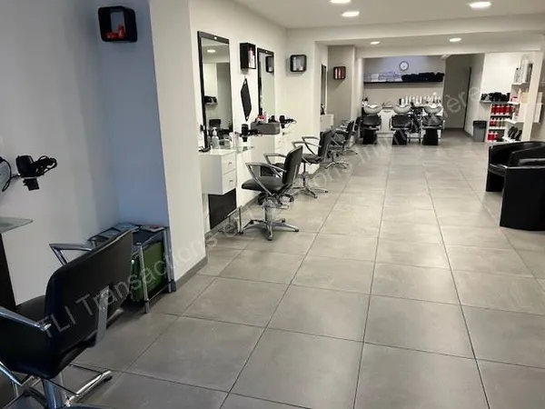 SALON DE COIFFURE SUR AXE TRÈS PASSANT 