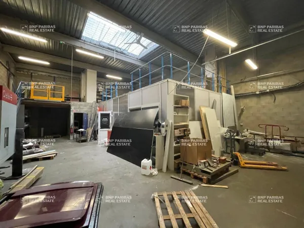 Local d'activité 299 m² 