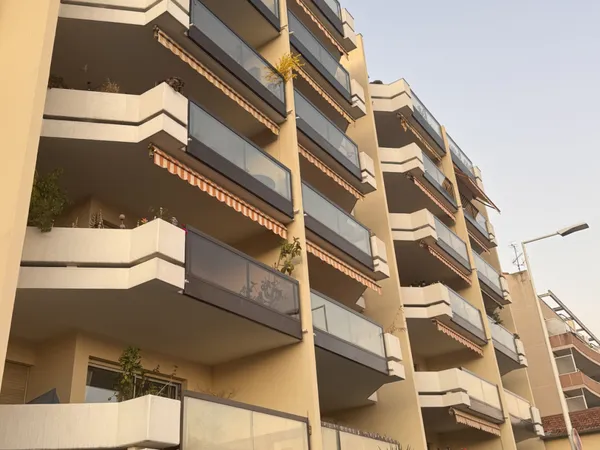 Cannes la Bocca Beau 3 pièces traversant avec parking, pro 