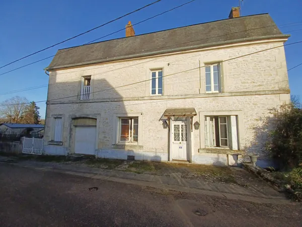 Grande maison indépendante sur terrain d'env 948M2 avec dépe 