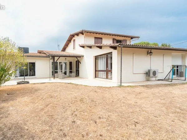 Villa 8 pièces 256 m² 