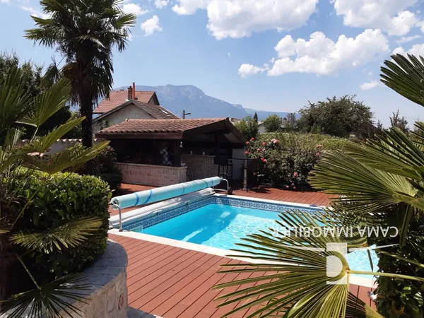 Superbe maison avec piscine à 15mn de Grenoble et 20mn de Chamrousse 