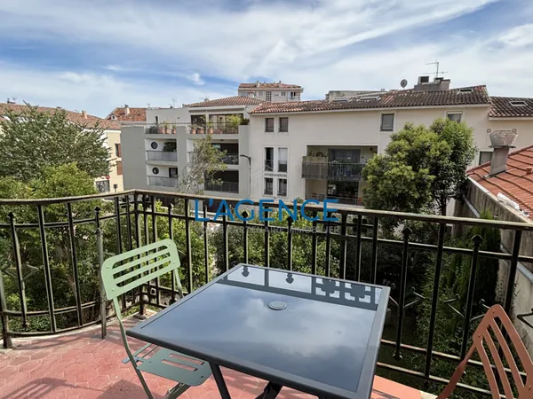 Appartement T5 de 130 m2 entièrement rénové en plein coeur d 