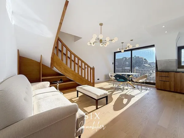 DEAUVILLE - RUE DES VILLAS - SPACIEUX DUPLEX RENOVE AVEC TERRASS 