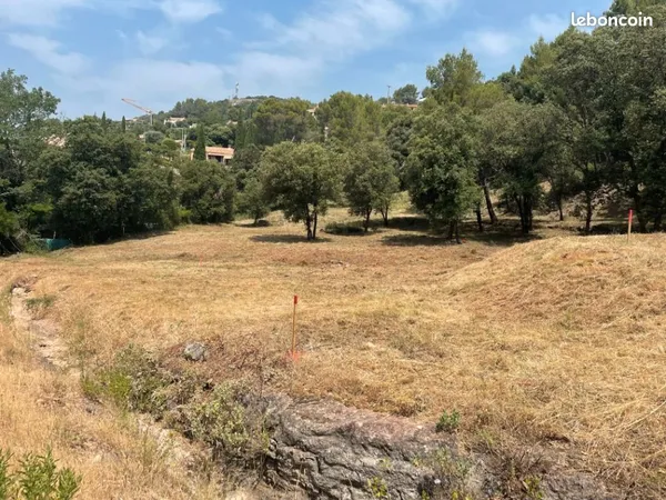 Terrain 1 019 m² Taradeau 