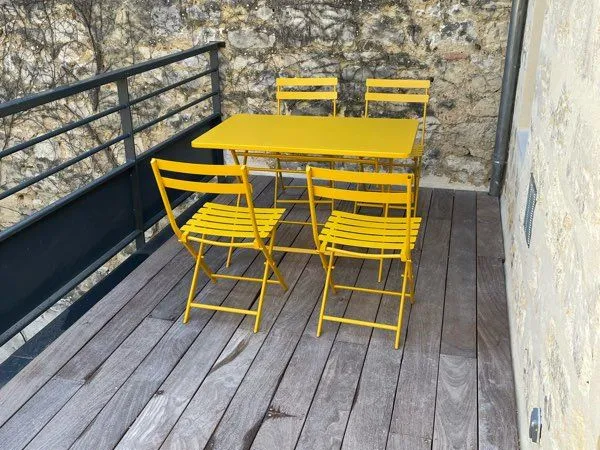 Fondaudège Grand studio meublé 27m2 avec terrasse 11m2 et wifi 