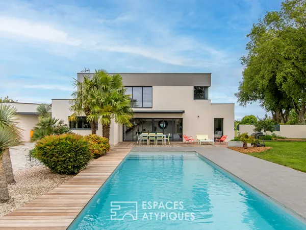 Villa contemporaine avec piscine 