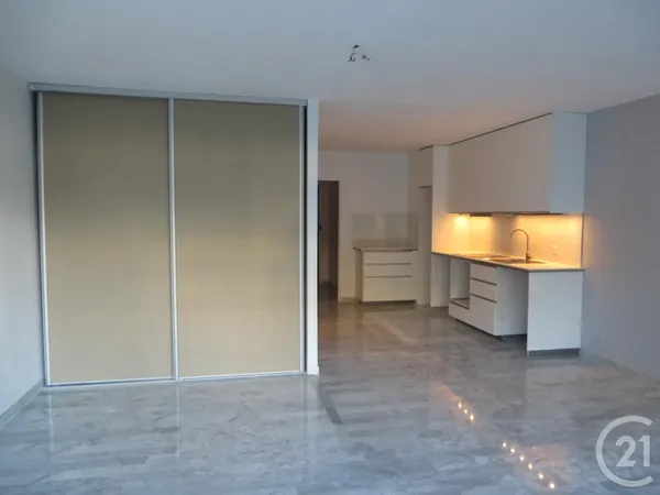 Studio 1 pièce 45 m² 