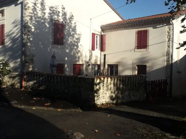 Locations, maison rénové de130 m² à Malléon 09120 