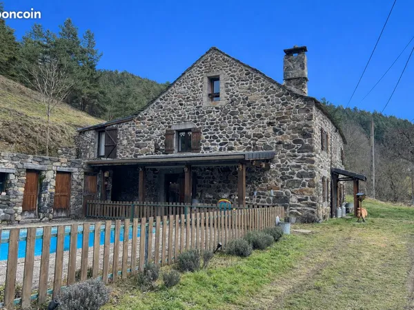 Propriété 7 pièces 250 m² 