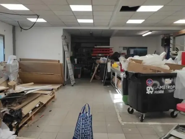 MIXTE ACTIVITES-BUREAUX A LOUER 