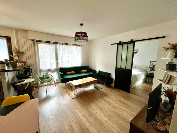 ✨ Grand 2 pièces meublé - 42m² - Balcon plein Sud - Nombreux rangements - Paris 18e ✨ 