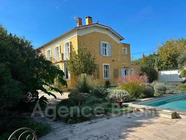 Villa 5 pièces 176 m² 