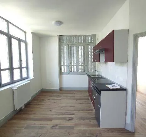 Studio 1 pièce 27 m² 