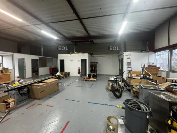 Local d'activité 320 m² 