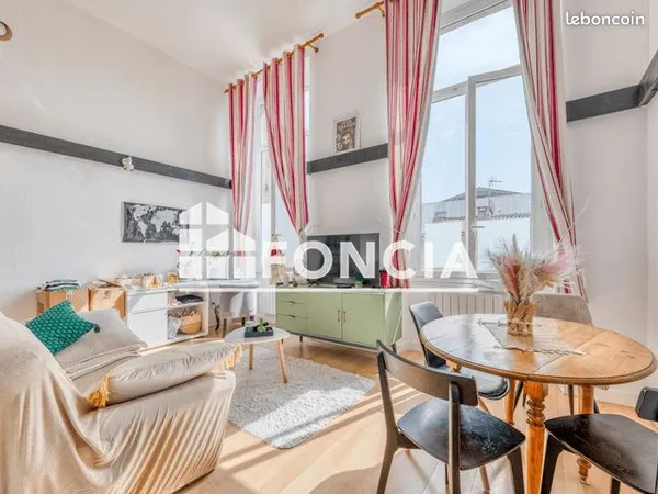 T2 bis dans immeuble en pierre - coeur de ville - coup de coeur assuré 