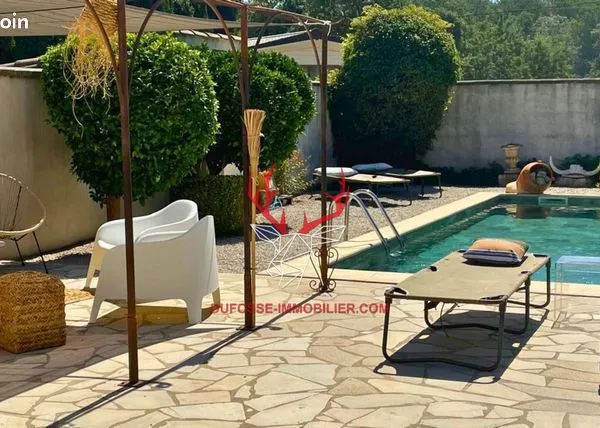 Maison 5 pièces 240 m² 