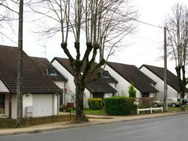 Votre agence France Loire de Saint-Amand-Montrond vous propose cette MAISON à la location sur la 