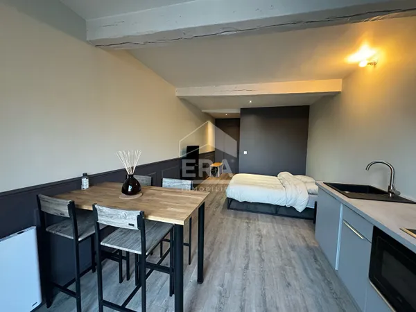 Studio de charme meublé en location au coeur du centre-ville de Dieppe. 