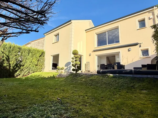 Maison 6 pièces 260 m² 