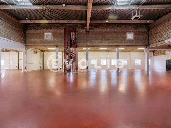 Local d'activité 2811 m² 