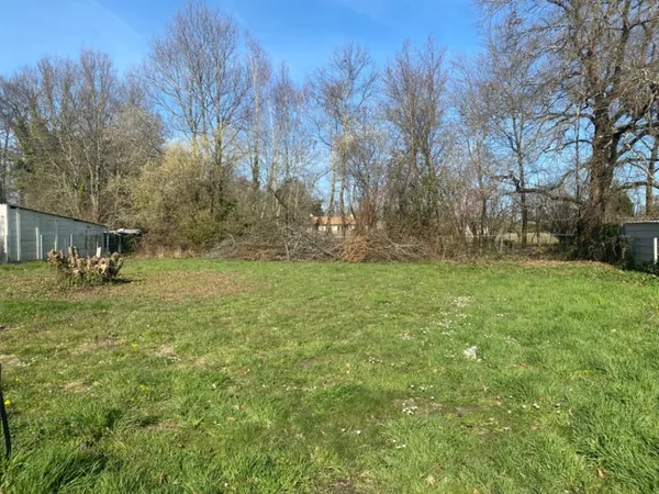 Terrain 850 m² 