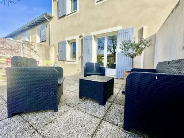 APPARTEMENT AVEC TERRASSE, JARDIN et 2 places de Parking dan 